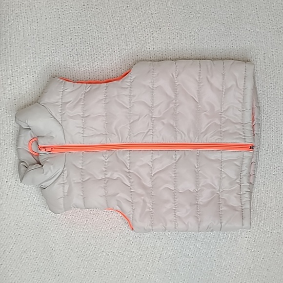 H&M Kid's Puffer Vest in Gray & Neon - Picture 4 of 17